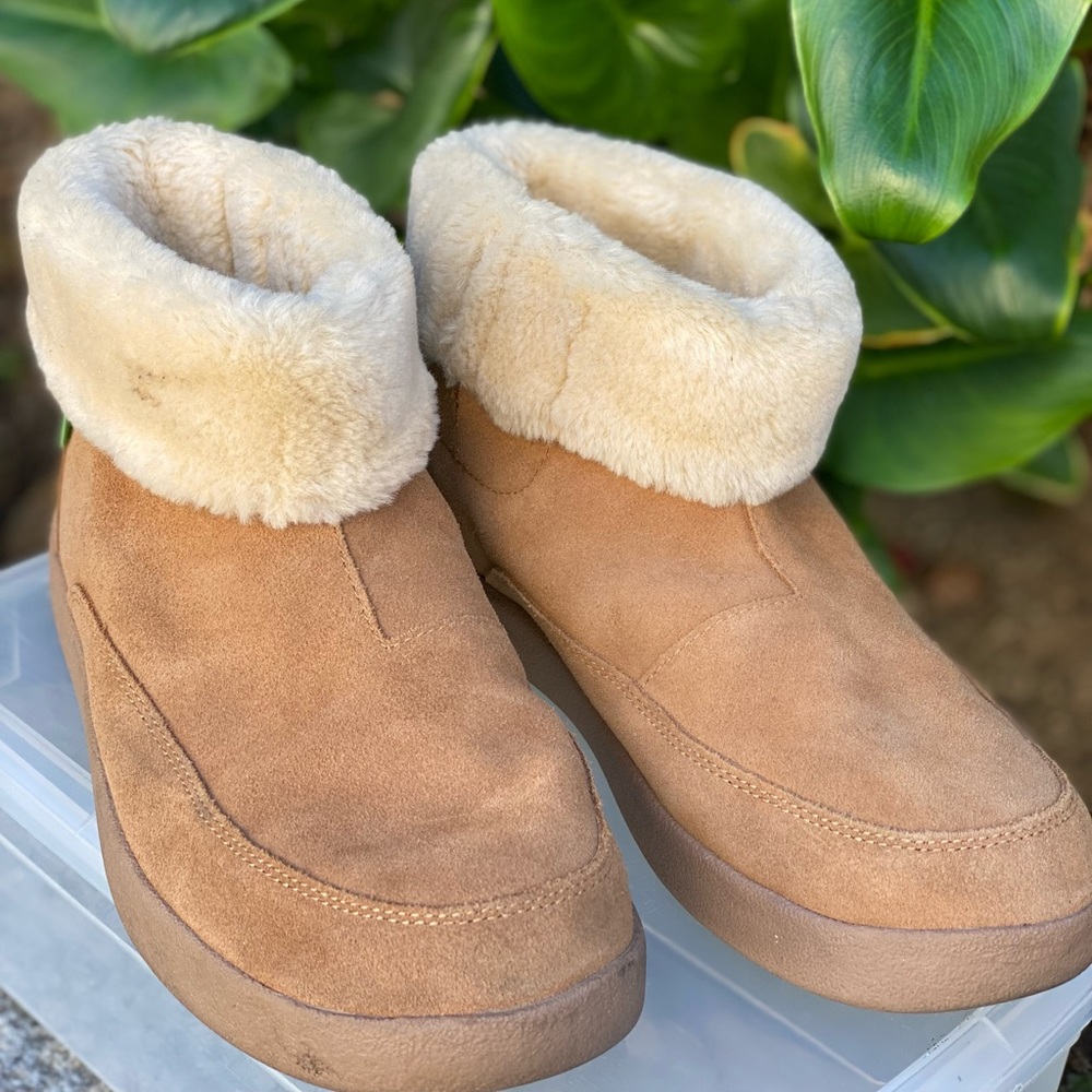*Sanuk* Roll Top Suede Bootie, womens sz 9